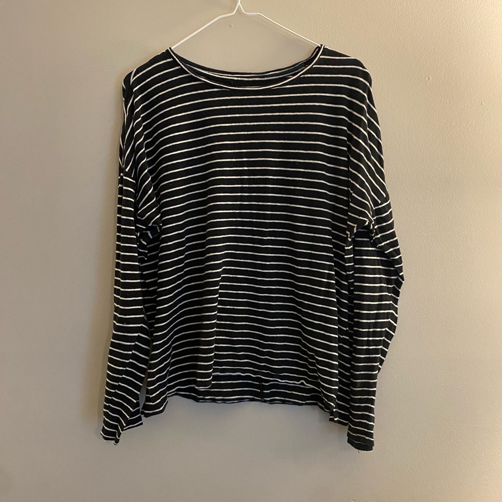 Universal Thread Black and White Striped Long Sleeve Tee